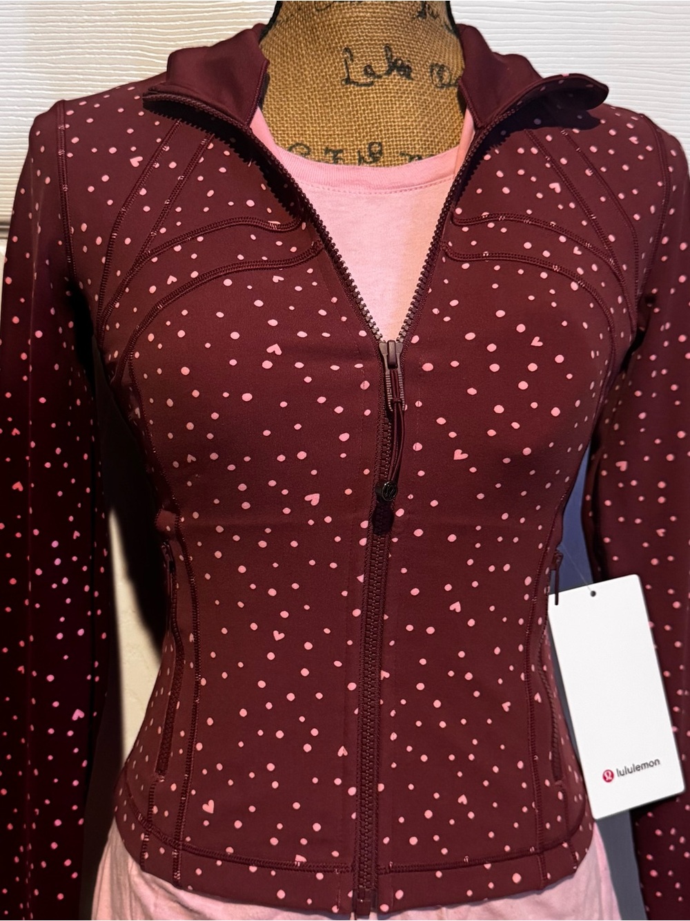 Lululemon Define Cropped Jacket Size 4 Pink Scattered Hearts Pattern - Picture 1 of 8